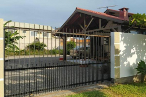 Casa da Rute na Praia da Pinheira